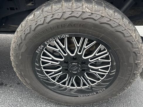 Used 2019 Ford F150 XLT w/ Equipment Group 302A Luxury AWD/4WD image 13