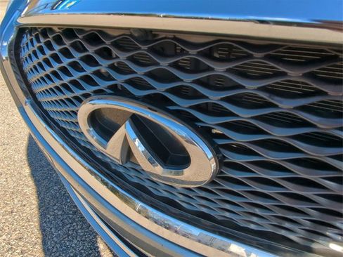 Used 2018 INFINITI Q70 Luxe image 32