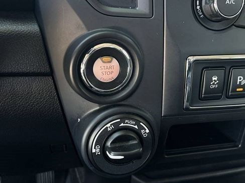 Used 2024 Nissan Titan SV AWD/4WD image 17