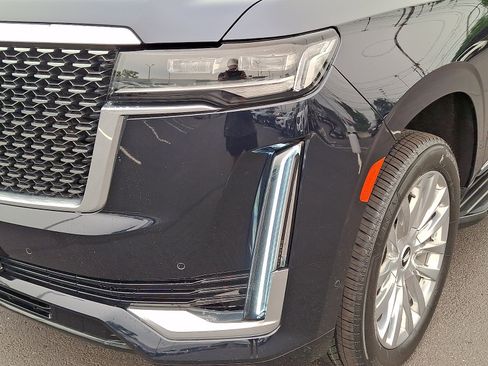 Used 2024 Cadillac Escalade Premium Luxury AWD/4WD image 11