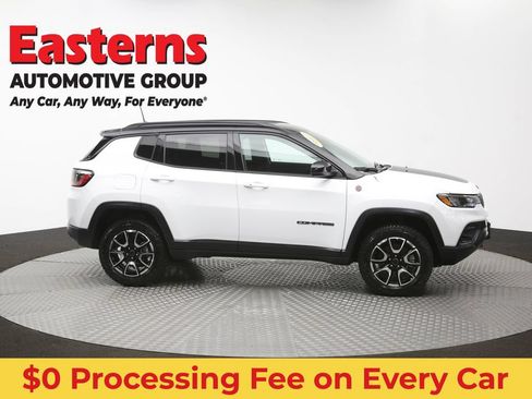 Used 2025 Jeep Compass Trailhawk AWD/4WD image 43