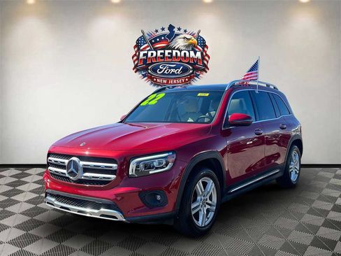 Used 2022 Mercedes-Benz GLB 250 4MATIC image 2