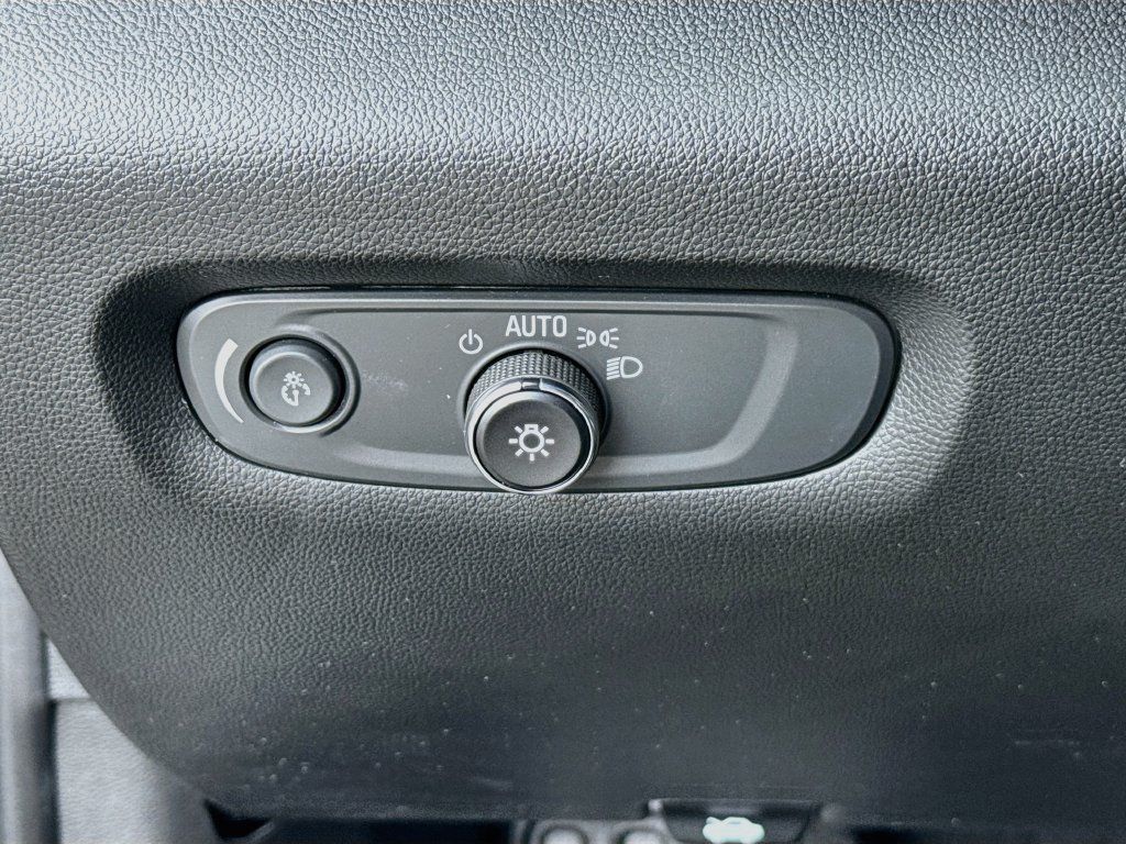 Used 2023 Chevrolet Traverse LS w/ Safety Package FWD image 10