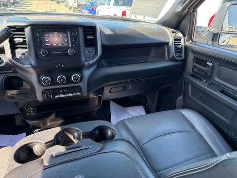 Used 2024 RAM 2500 Tradesman w/ Chrome Appearance Group AWD/4WD image 11