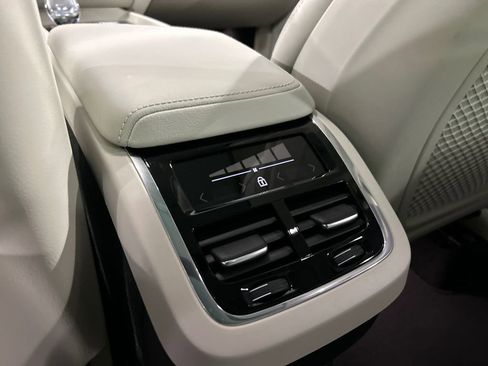 Certified 2025 Volvo XC60 B5 Ultra AWD/4WD image 24
