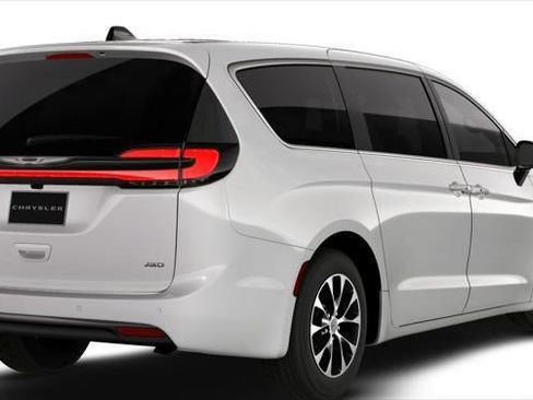 New 2026 Chrysler Pacifica Select image 4
