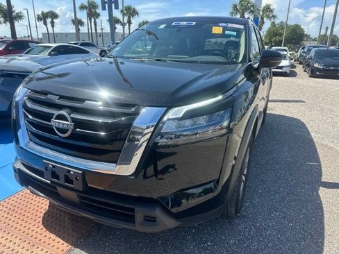Used 2025 Nissan Pathfinder SV FWD image 7