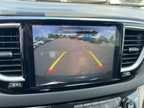 Used 2023 Chrysler Pacifica Touring-L FWD image 19