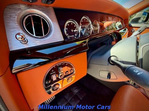 Used 2018 Rolls-Royce Phantom Sedan RWD image 33