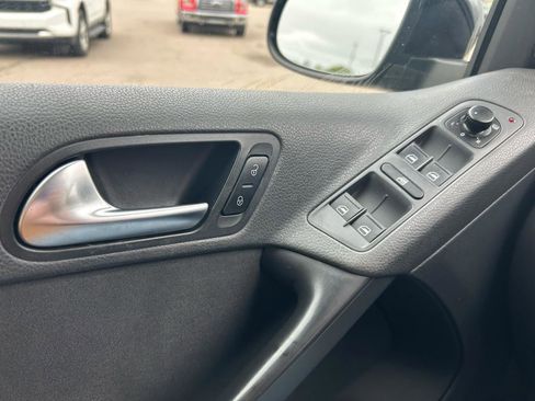 Used 2012 Volkswagen Tiguan S FWD image 25