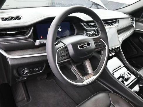 Used 2025 Jeep Grand Cherokee Limited w/ Black Appearance Package AWD/4WD image 21