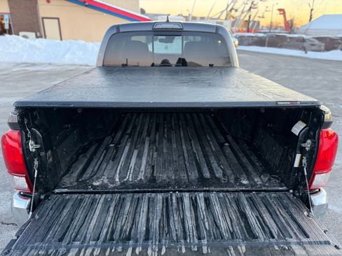 Used 2018 Toyota Tacoma SR5 image 14