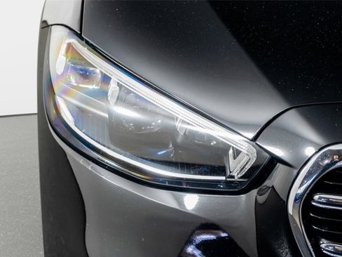 Used 2022 Mercedes-Benz S 580 4MATIC Sedan w/ AMG Line Package image 22