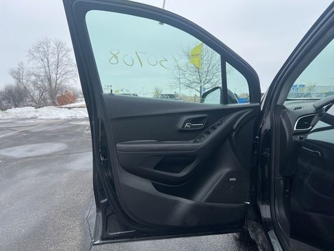 Used 2018 Chevrolet Trax Premier w/ Midnight Edition image 7