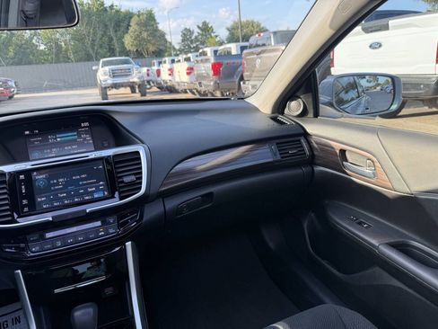 Used 2016 Honda Accord EX image 20