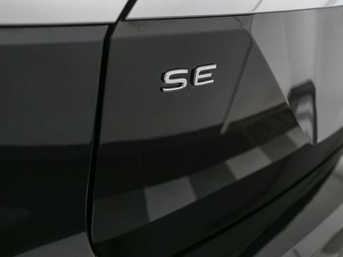 Used 2024 Volkswagen Atlas SE w/ Black Wheel Package image 12