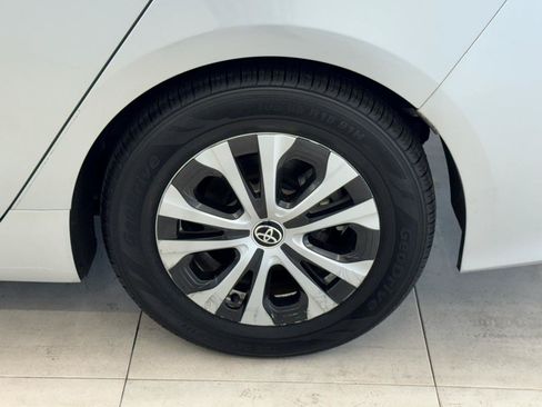 Used 2022 Toyota Prius Prime LE FWD image 38