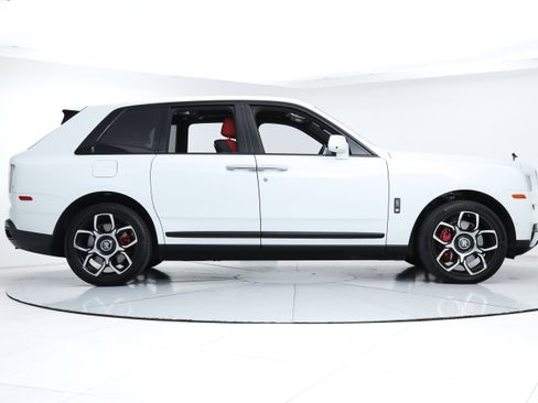 Used 2023 Rolls-Royce Cullinan Black Badge w/ Dark Exterior Package image 7