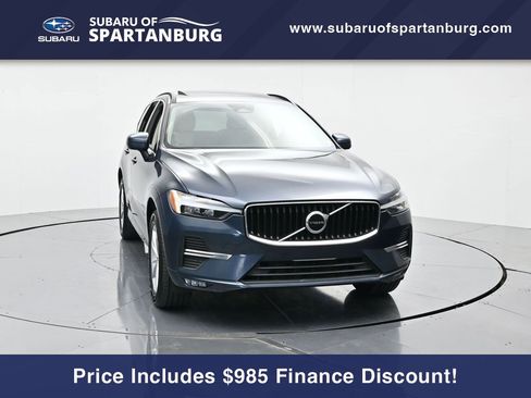 Used 2022 Volvo XC60 B5 Momentum image 4