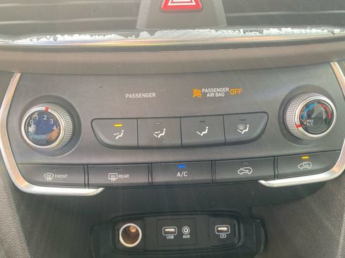 Used 2020 Hyundai Santa Fe SE FWD image 24