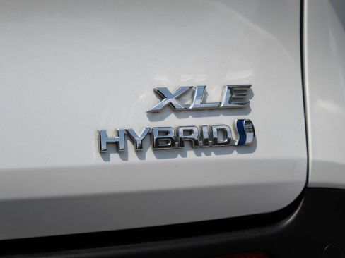 Used 2024 Toyota Sienna XLE FWD image 30