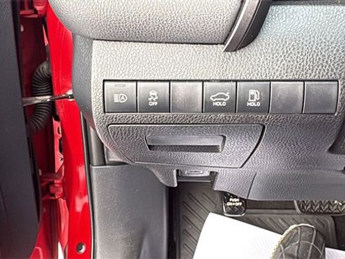 Used 2019 Toyota Camry SE image 18