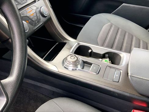 Used 2018 Ford Fusion SE image 15