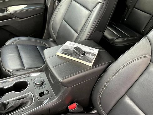 Used 2023 Chevrolet Traverse LT w/ LT Premium Package AWD/4WD image 39