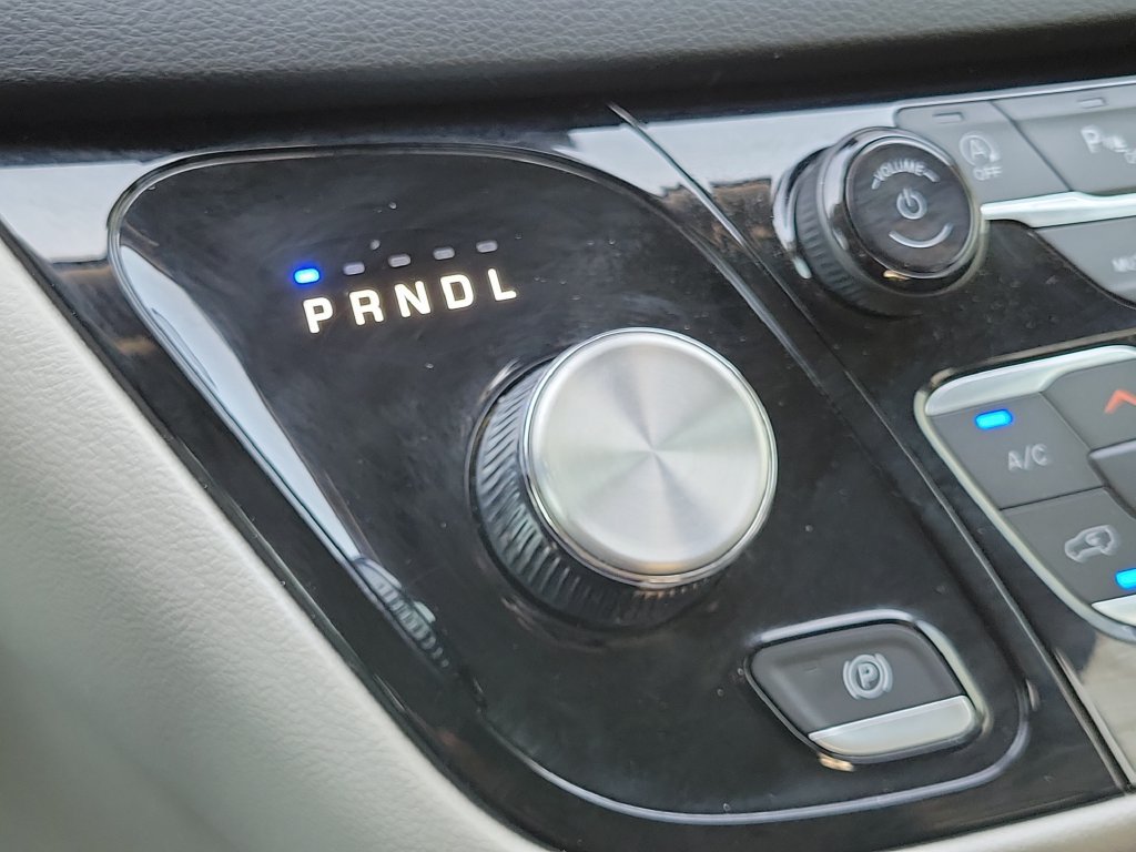 Used 2023 Chrysler Pacifica Touring-L FWD image 35
