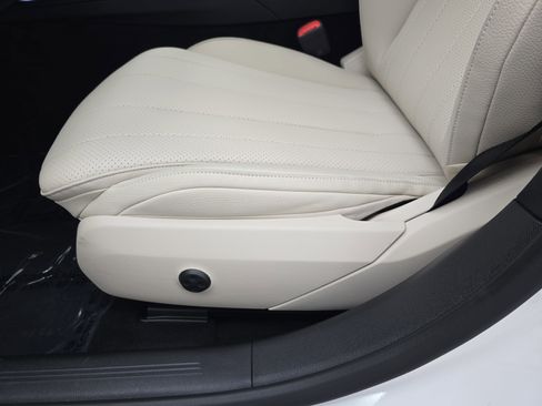 Used 2025 Mercedes-Benz E 350 Sedan image 28
