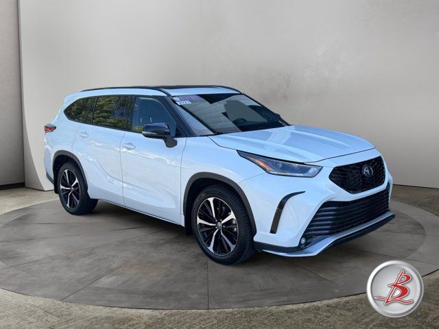 Used 2021 Toyota Highlander XSE AWD/4WD image 1