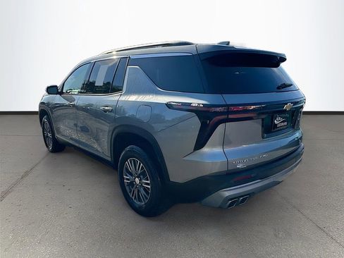 Used 2025 Chevrolet Traverse LT w/ Driver Confidence Package image 5