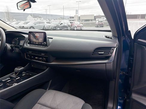 Used 2024 Nissan Rogue SV image 26