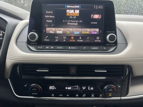 Used 2021 Nissan Rogue SV w/ Premium Package image 5