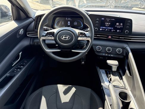 Certified 2024 Hyundai Elantra SE image 15