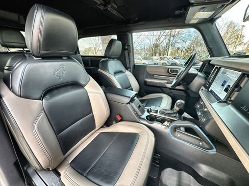 Used 2023 Ford Bronco Wildtrak image 32