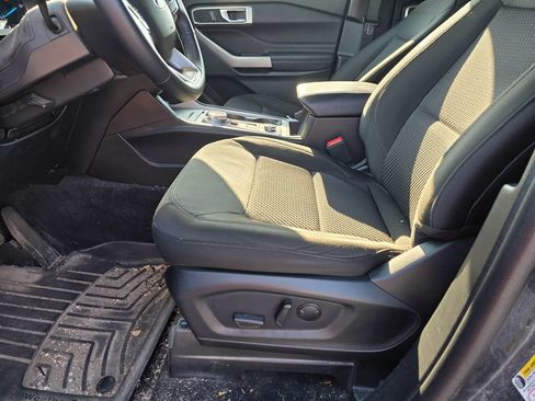 Used 2023 Ford Explorer XLT AWD/4WD image 10