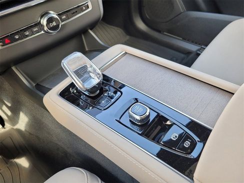 New 2026 Volvo XC90 B6 Plus w/ Protection Package Premier image 34