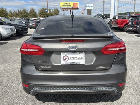 Used 2016 Ford Focus SE w/ SE Sport Package image 5