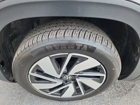 Used 2025 Volkswagen Atlas SE image 18