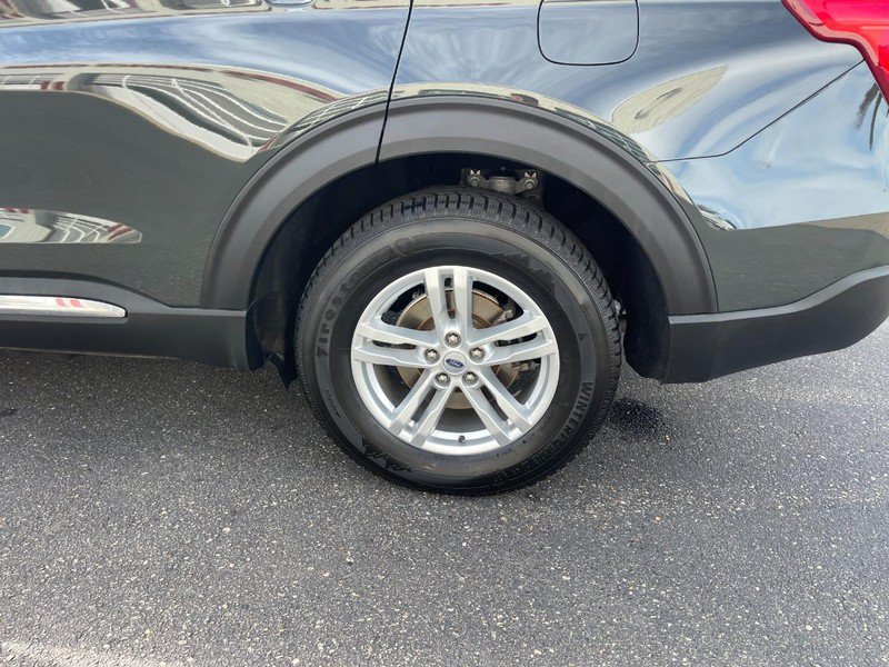 Used 2023 Ford Explorer XLT AWD/4WD image 5