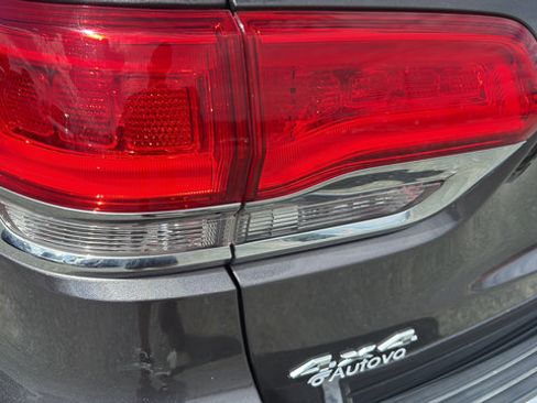 Used 2021 Jeep Grand Cherokee Overland AWD/4WD image 29