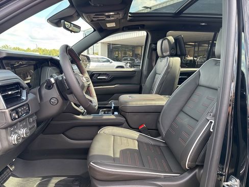 Used 2025 GMC Yukon AT4 Ultimate w/ LPO, Illumination Package image 23
