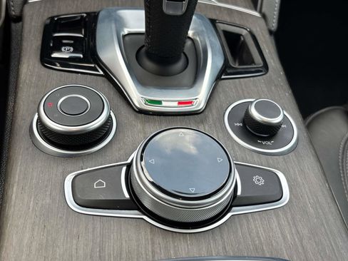 Used 2022 Alfa Romeo Stelvio Ti image 24
