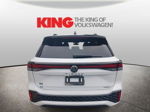 New 2025 Volkswagen Tiguan SE R-Line image 6
