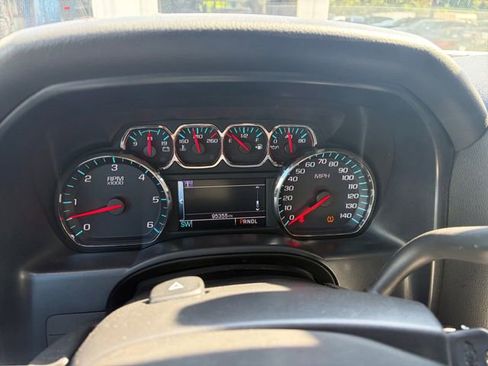 Used 2018 Chevrolet Silverado 1500 LT w/ Texas Edition RWD image 9