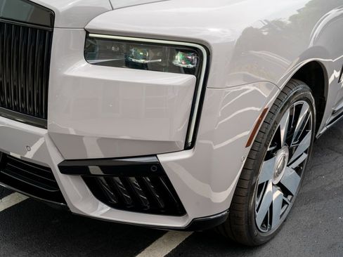 Used 2025 Rolls-Royce Cullinan AWD/4WD image 24
