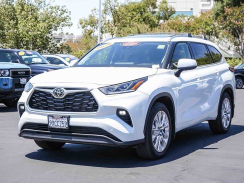 Certified 2026 Toyota Highlander Limited AWD/4WD image 3