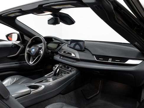 Used 2019 BMW i8 Roadster image 22