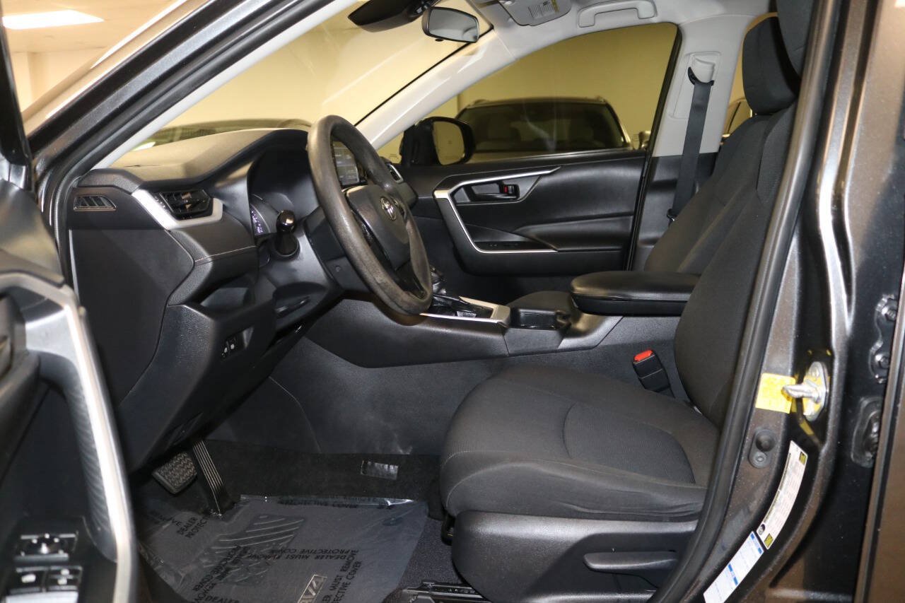 Used 2020 Toyota RAV4 LE w/ Carpet Mat Package AWD/4WD image 13